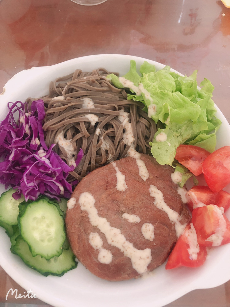 牛排荞麦面沙拉的做法