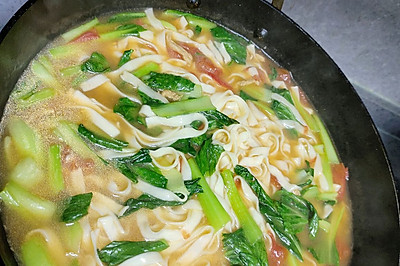汤汁浓郁的番茄肉丝面