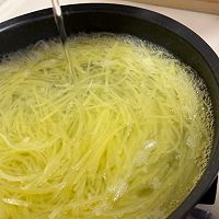 春日一口清爽：炝拌土豆丝儿的做法图解2