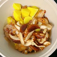 小鸡炖蘑菇，家家户户东北家常菜的做法图解4