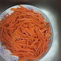 胡萝卜炒肉丝的做法图解2