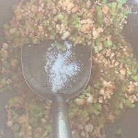 #快手又营养，我家的冬日必备菜品#好吃到舔盘的芹菜海鲜渣的做法图解10