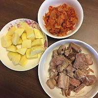 泡菜排骨锅的做法图解1