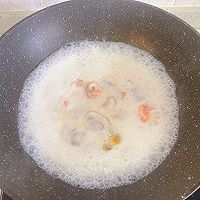 奶油蘑菇虾仁意大利面的做法图解7