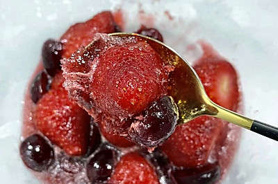 冰点草莓--冰点车厘子--草莓的100种吃法--易上手网红甜
