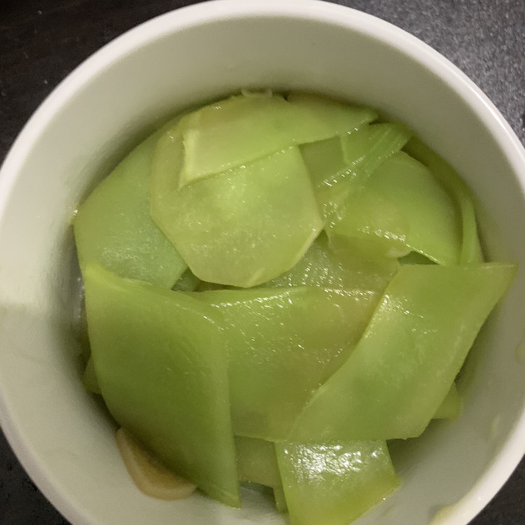 素炒莴笋的做法