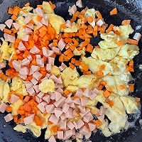 胡萝卜火腿肠蛋炒饭的做法图解7