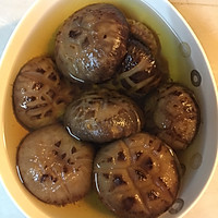 蚝豉花菇焖猪手的做法图解1
