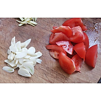 创意菜：番茄汁马铃薯虾仁的做法图解1