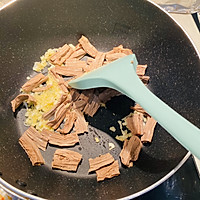 锅巴版❤️腐竹木耳小白菜鸡蛋炒的做法图解9