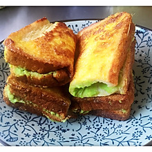 5分钟早餐:牛油果鸡蛋吐司