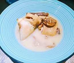 云南菜～野生香菇火腿脚汤的做法