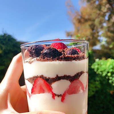 草莓奥利奥酸奶