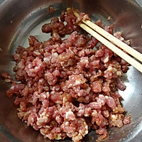 家乐浓汤宝试用之芹菜猪肉蒸饺的做法图解1