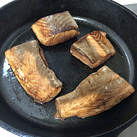 香煎三文鱼（照烧酱汁）#中粮我买，我是大美人#的做法图解4