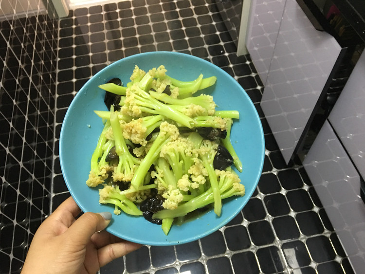 蒜蓉有机花菜炒木耳的做法