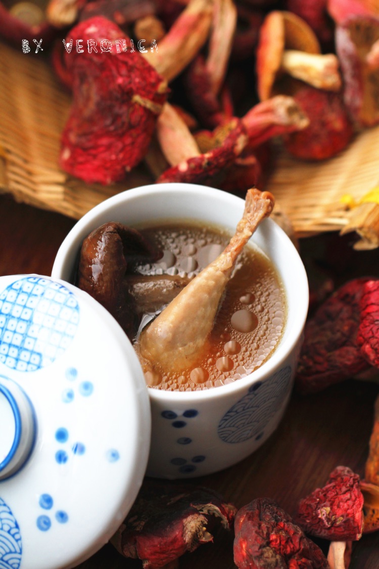 野生红菇煲乳鸽的做法图解4