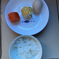 儿童版胡萝卜玉米蛋炒饭的做法图解1