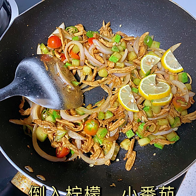柠檬手撕鸡