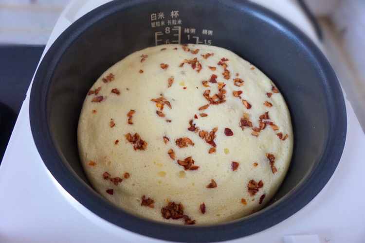 电饭煲红枣蛋糕#金龙鱼外婆乡小榨菜籽油#的做法图解11