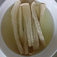 腐竹拌菠菜#春天不减肥，夏天肉堆堆#的做法图解1