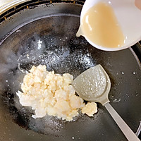 不一样的“龙井虾仁”的做法图解12