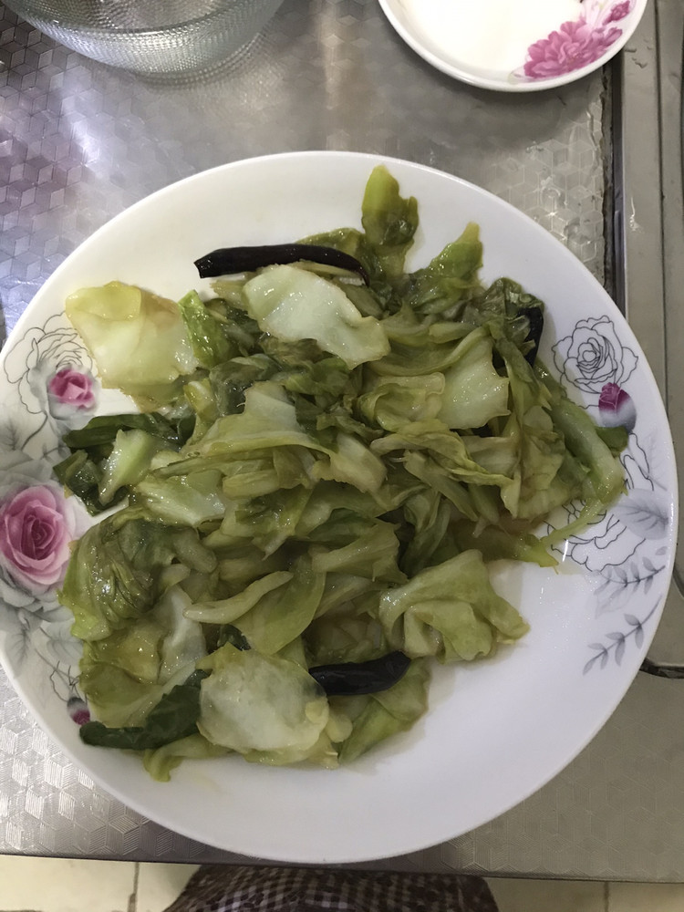 炝炒圆白菜的做法