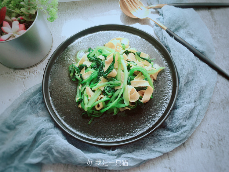 鸡毛菜炒豆皮 春天的气息的做法