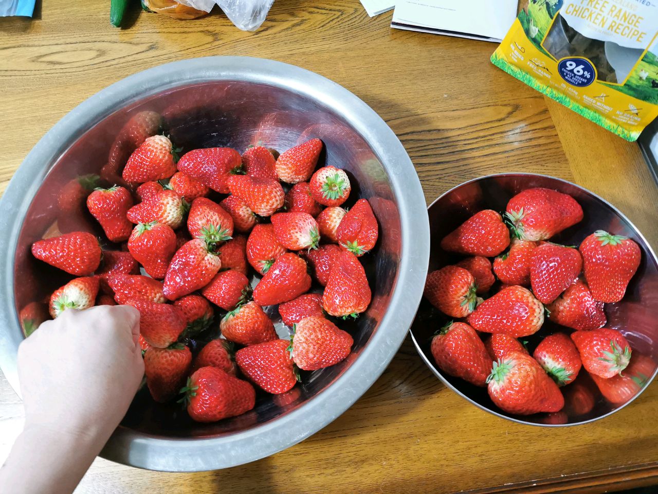 无添加草莓果酱怎么做_无添加草莓果酱的做法_明都花园_豆果美食