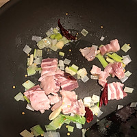五花肉炒黄豆芽的做法图解4