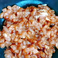 橄榄菜肉末炒毛豆的做法图解3