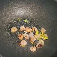 丰富餐桌味：丝瓜虾仁滑蛋，虾红瓜绿，鲜美无比～的做法图解4