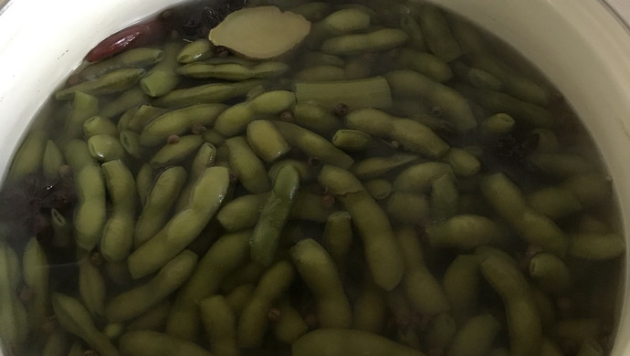 煮毛豆