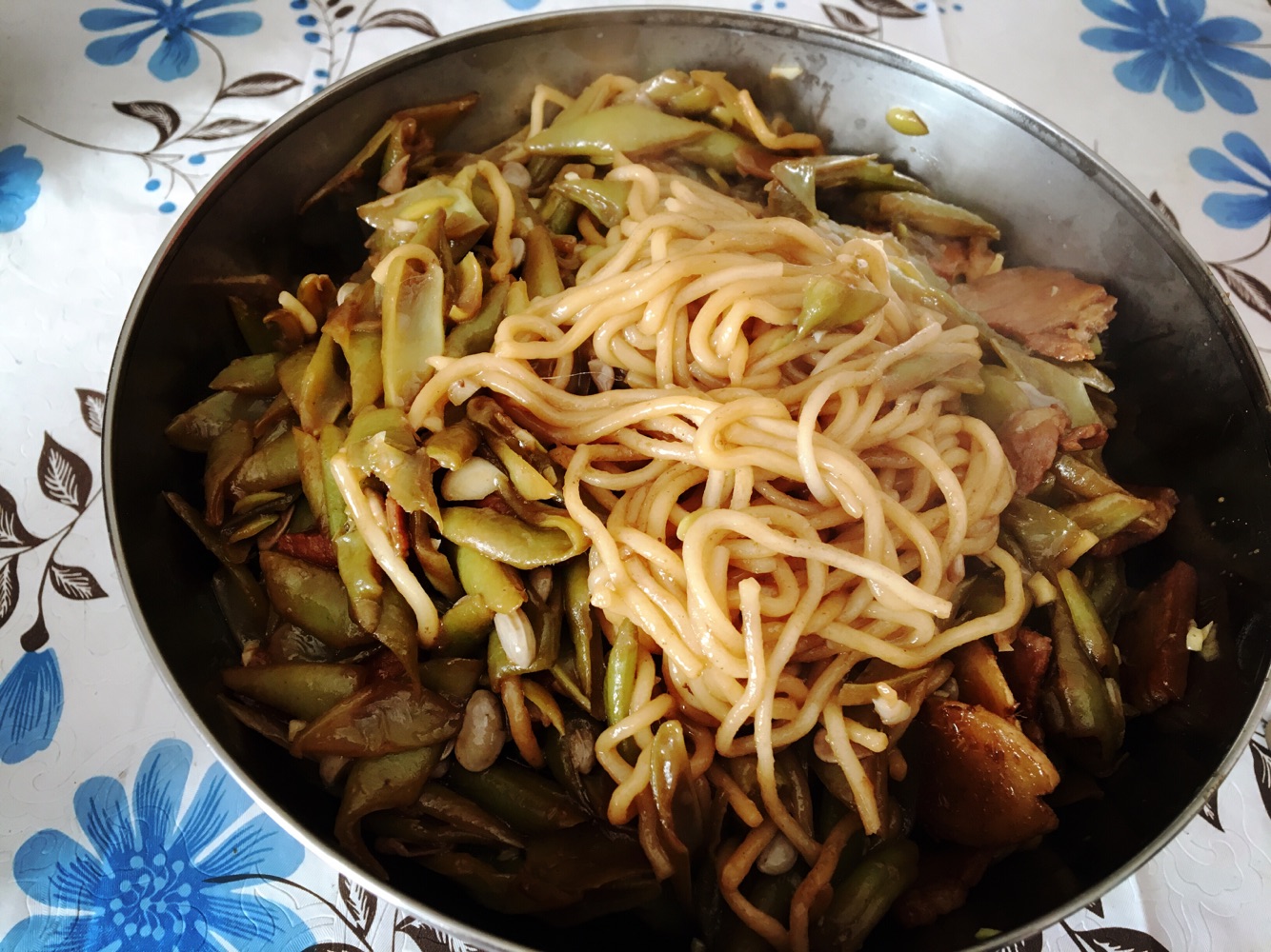 Braised noodles with bean curd