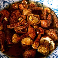 松茸烧鸡翅的做法图解2