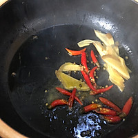 酸萝卜口蘑排骨汤的做法图解4