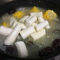 铁棍山药海带玉米排骨汤的做法图解6