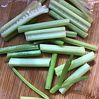 胡萝卜芹菜汁的做法图解2