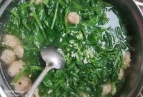 豌豆尖肉丸汤的做法