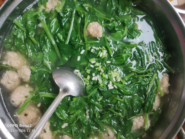 豌豆尖肉丸汤的做法