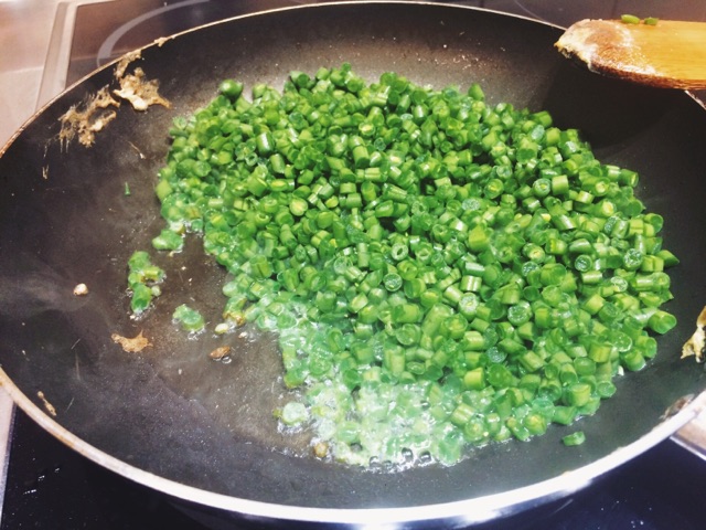 豆角鸡蛋馅饼的做法图解4
