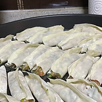 虾仁猪肉锅贴的做法图解3