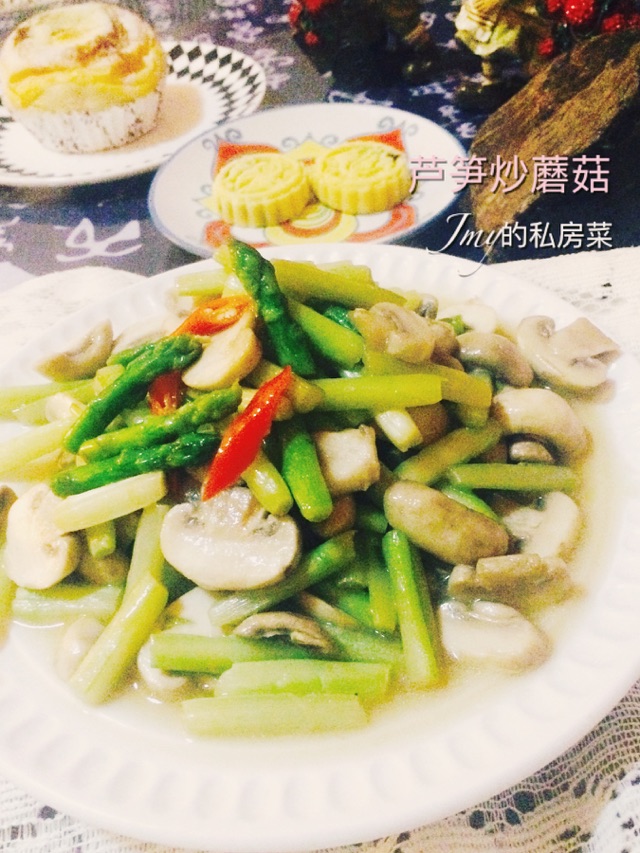 芦笋炒蘑菇