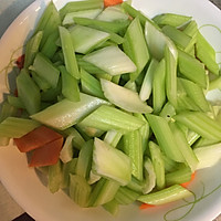 西芹炒腰果的做法图解1