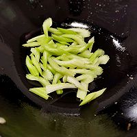 #我的夏日味道vlog#芹菜黄瓜炒鸡蛋的做法图解4