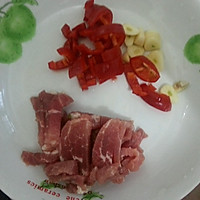白菜梗炒肉的做法图解2