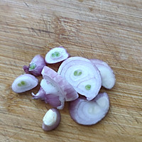 蒜苔炒肉的做法图解2
