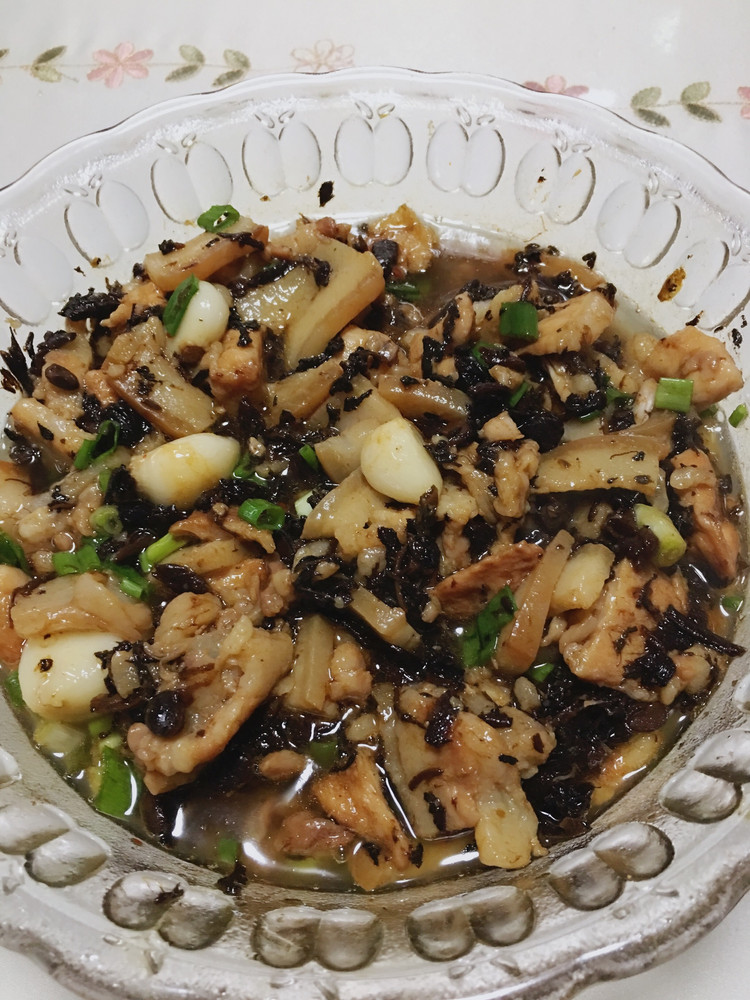 炒鸡简单下饭菜：菜干蒸五花肉的做法