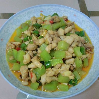 莴笋鸡丁