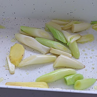 #味达美名厨福气汁，新春添口福#三杯鸡的做法图解3